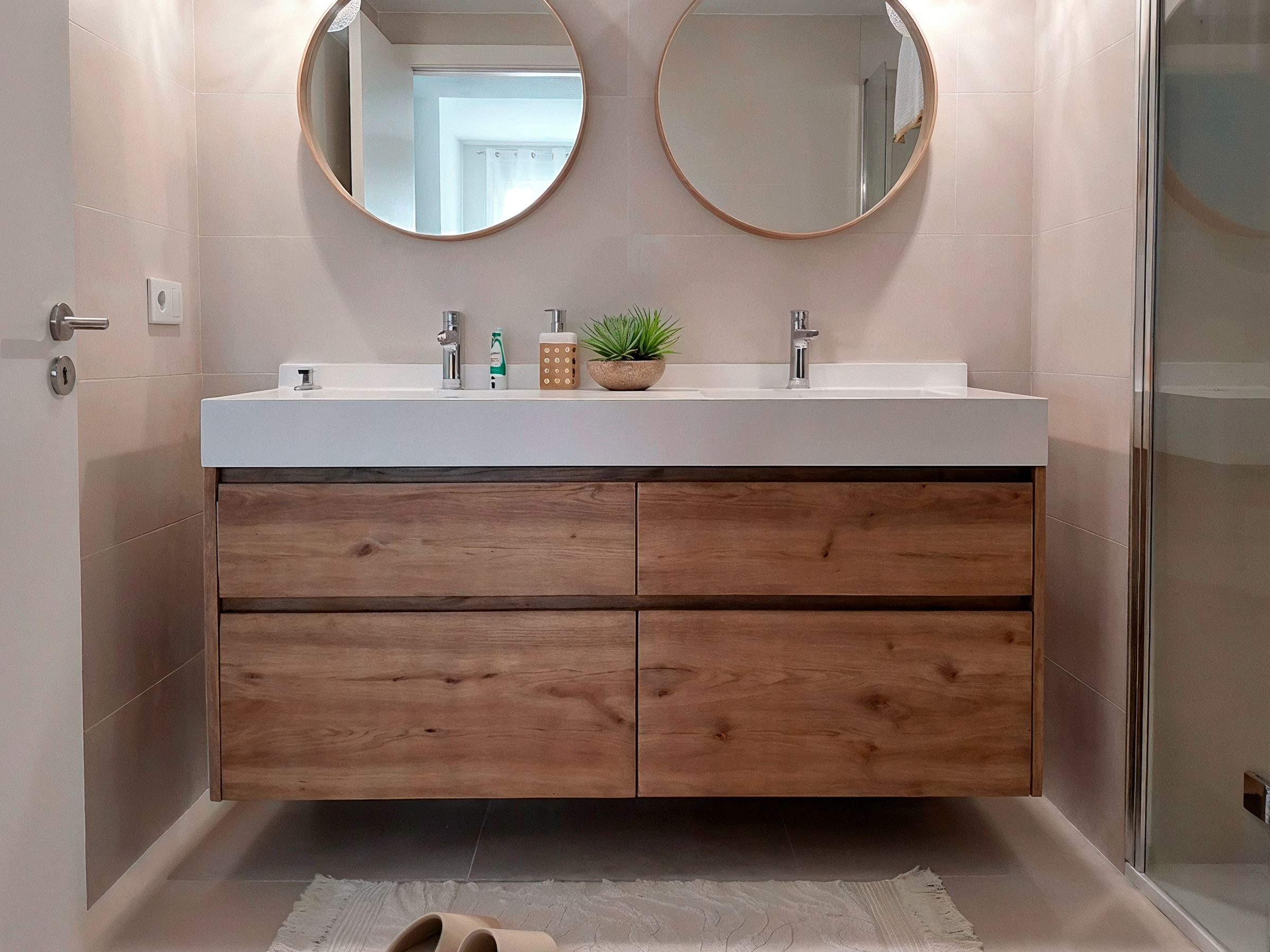 Mueble de baño de madera con 4 cajones — Carindeco