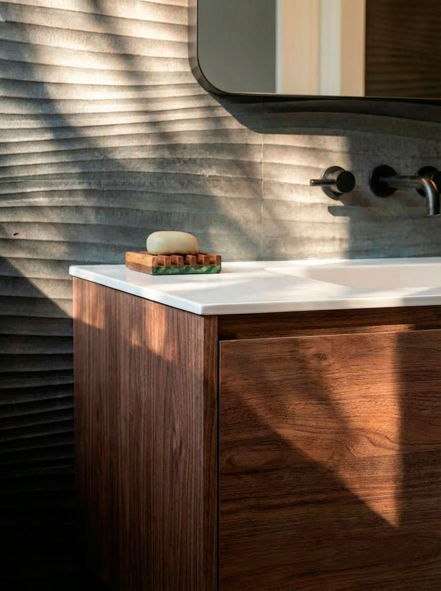 Mueble de baño de madera suspendido con lavabo integrado