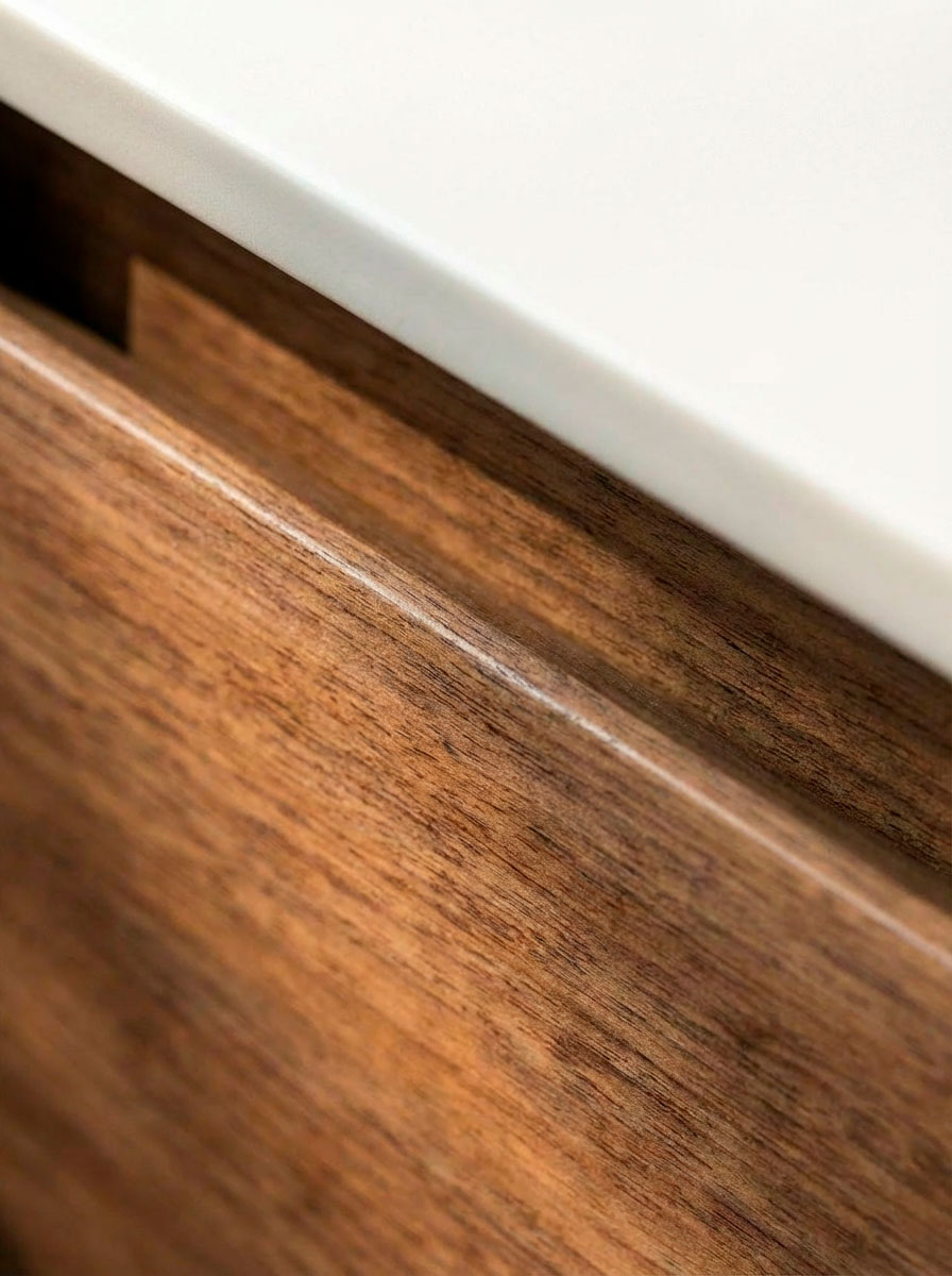 Mueble de baño de madera suspendido con lavabo integrado (vista 2)