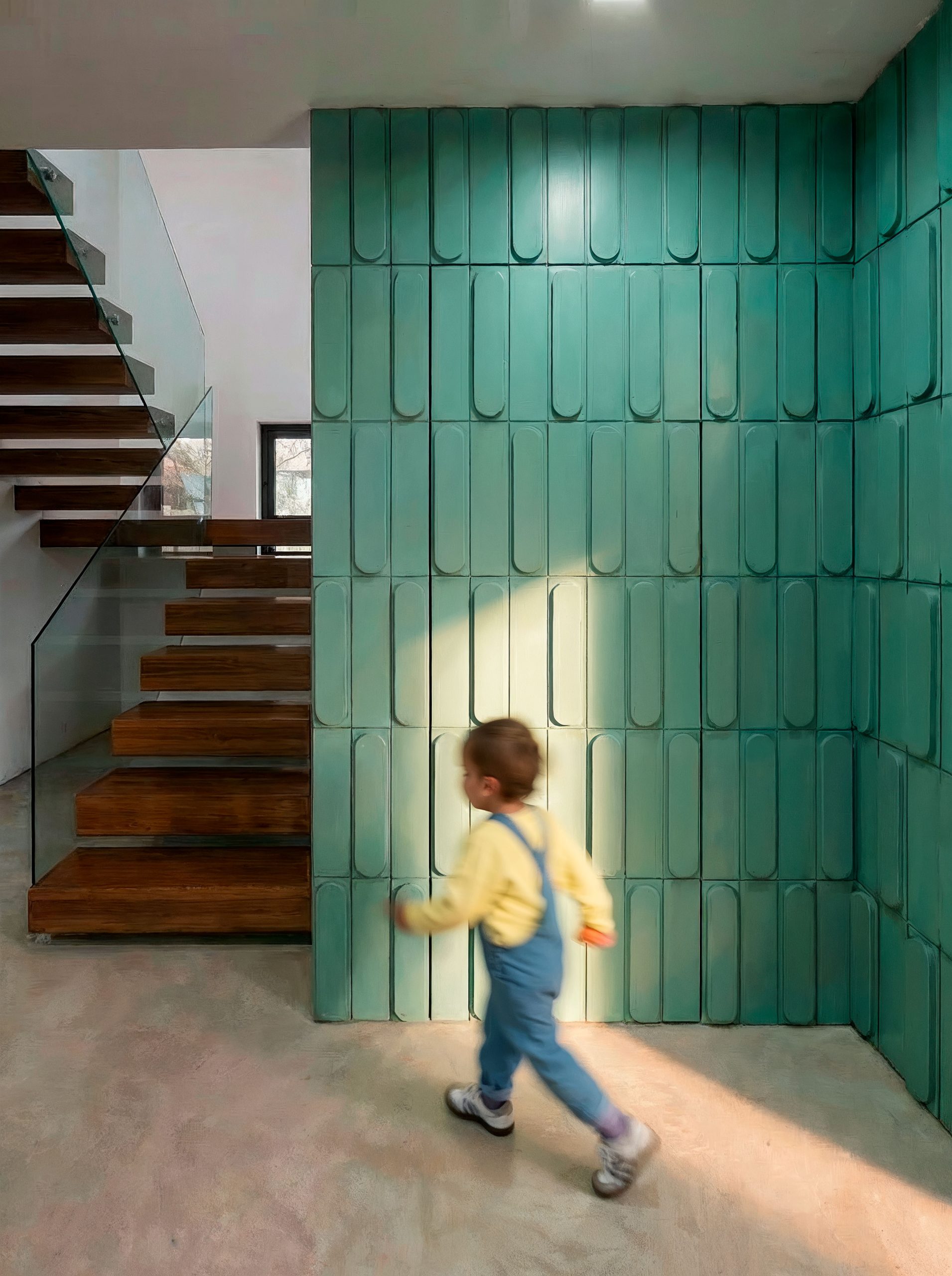 Puertas ocultas integradas en un panelado de madera lacada en esquina